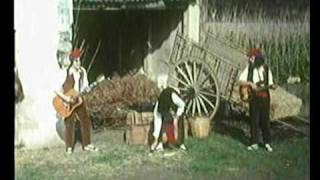 La Trinca nos enseña a hacer alioli de la manera tradicional en su nuevo videoclip (1972)